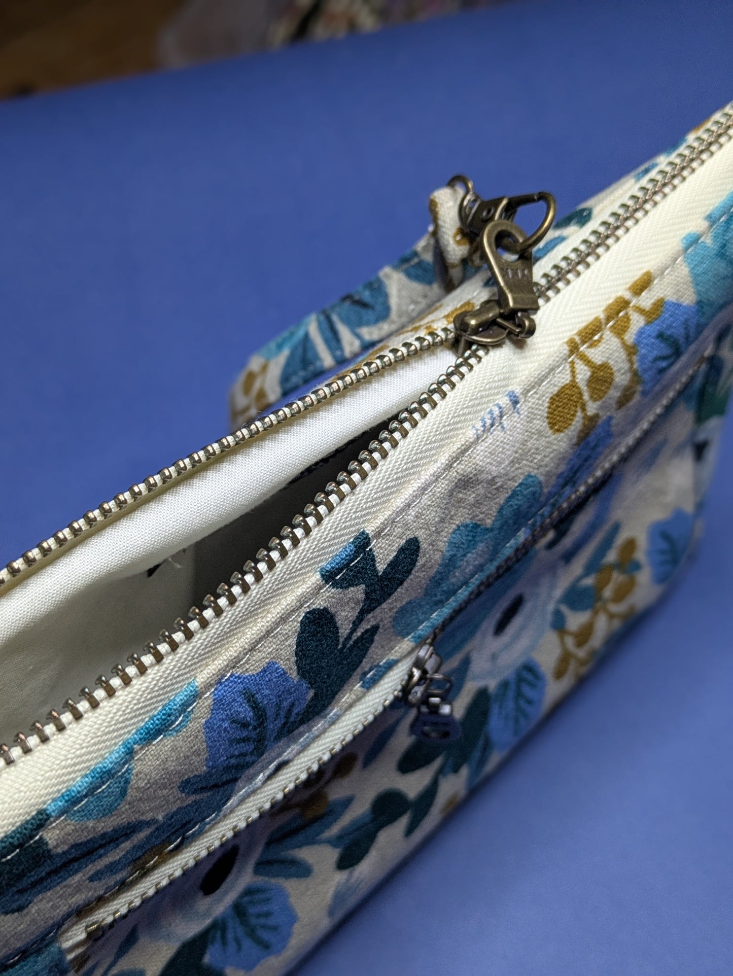 Devon Wristlet: Garden Mornings