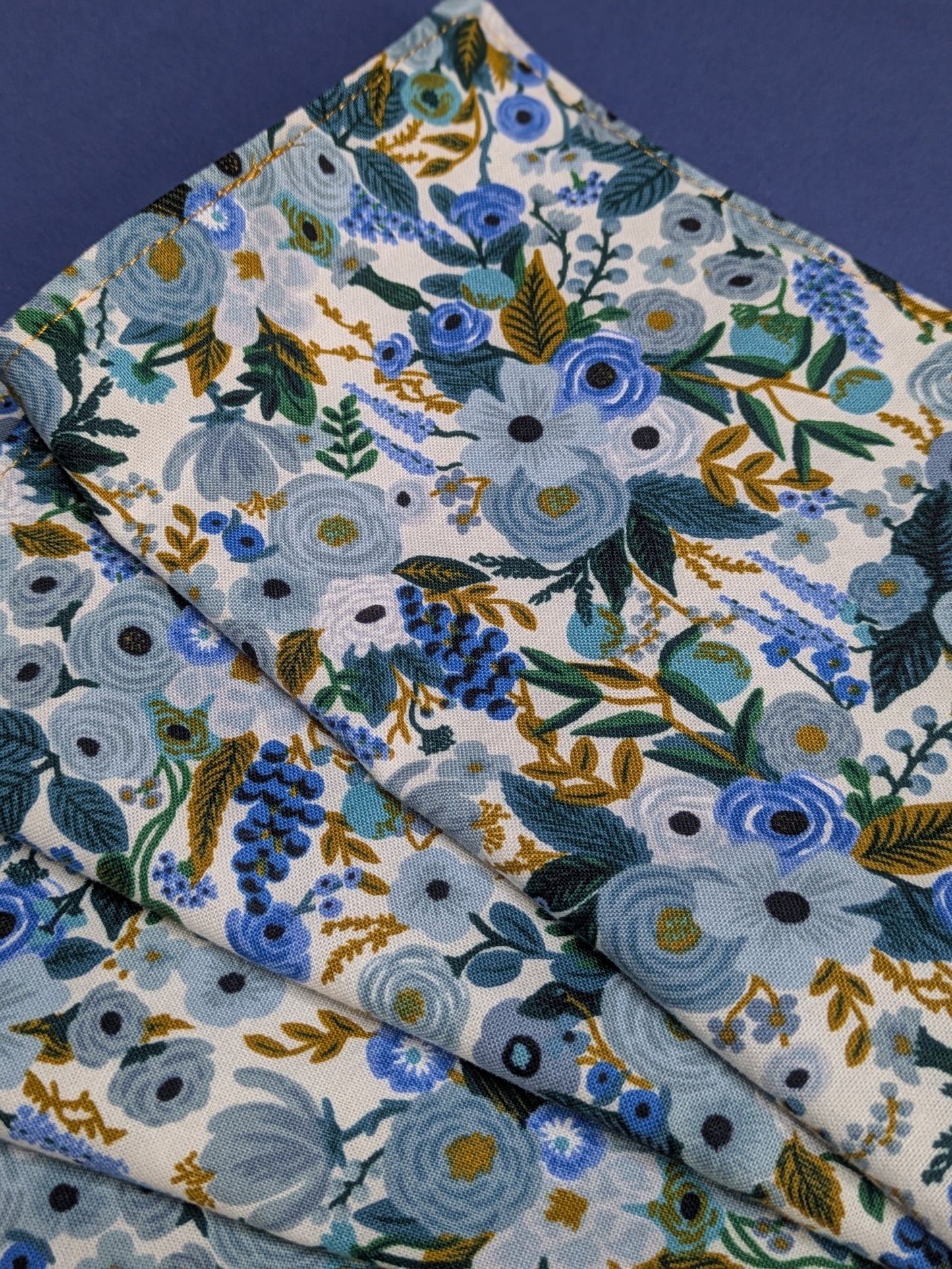 Cloth napkins: garden party in blue