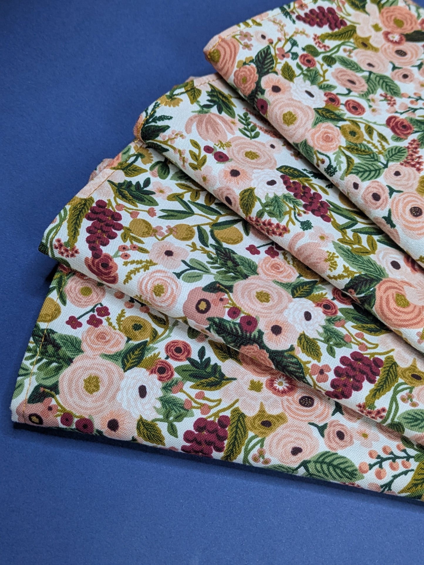 Cloth napkins: garden party in maroon