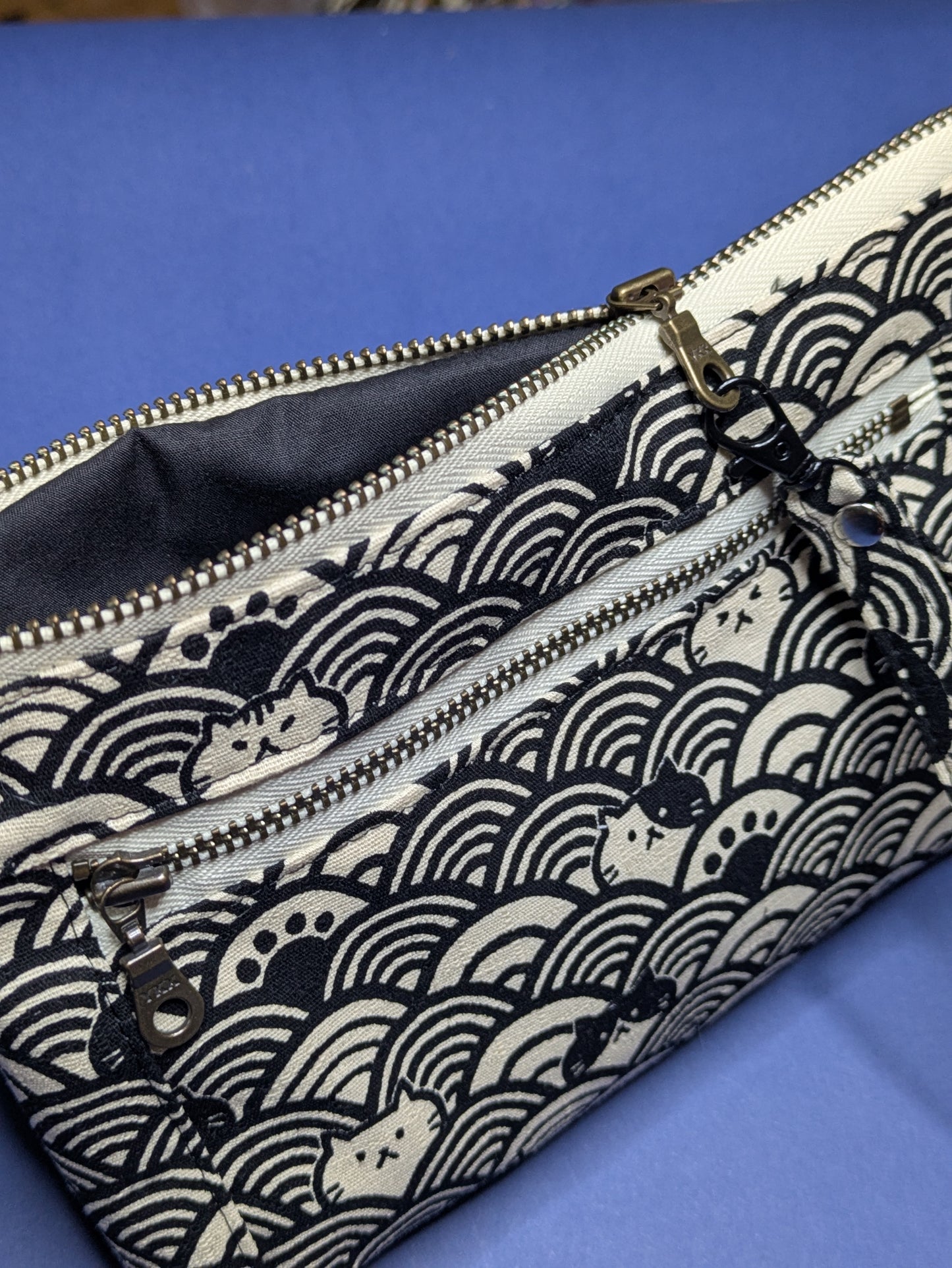 Devon Wristlet: Cat Waves
