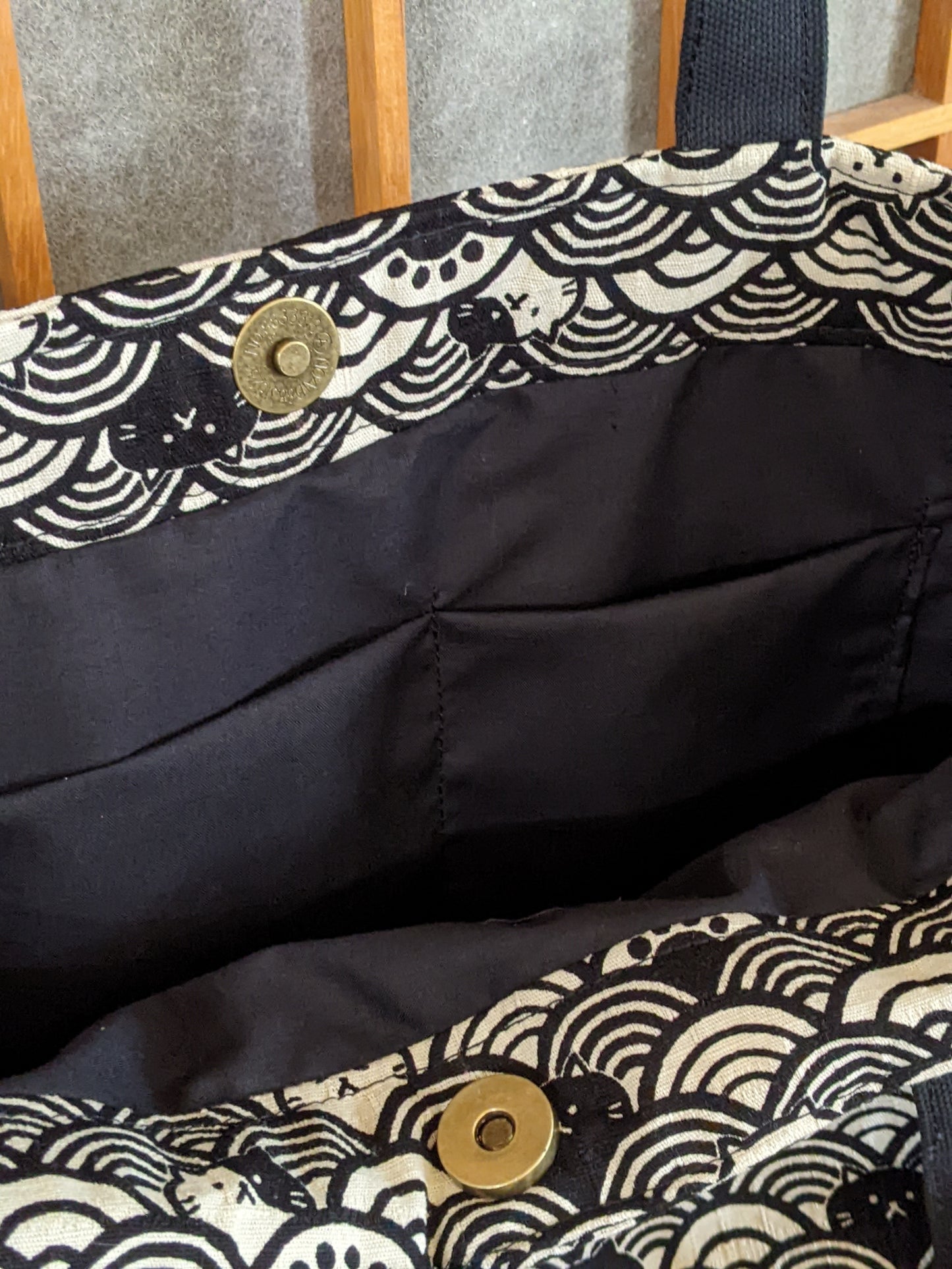 Cat Waves Everyday Tote