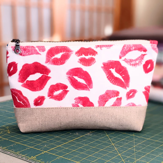 Kisses Medium Makeup Bag