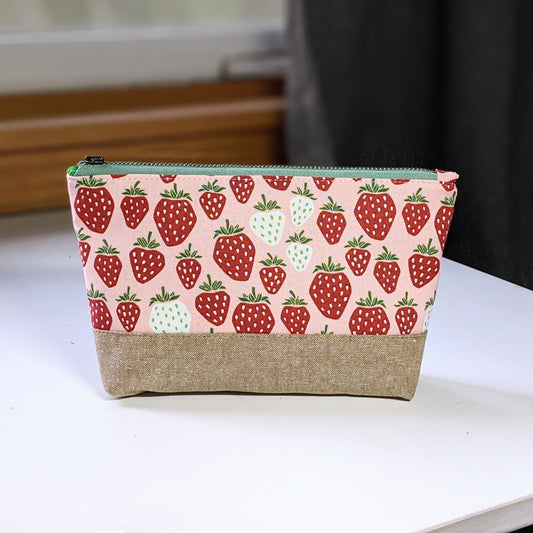 Strawberry Fields Medium Makeup Bag (pink)