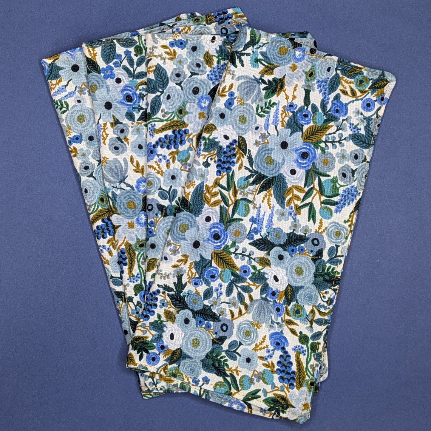 Cloth napkins: garden party in blue