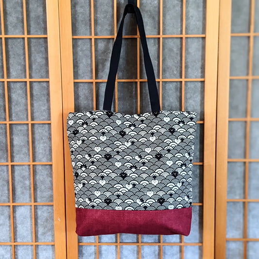 Cat Waves Everyday Tote